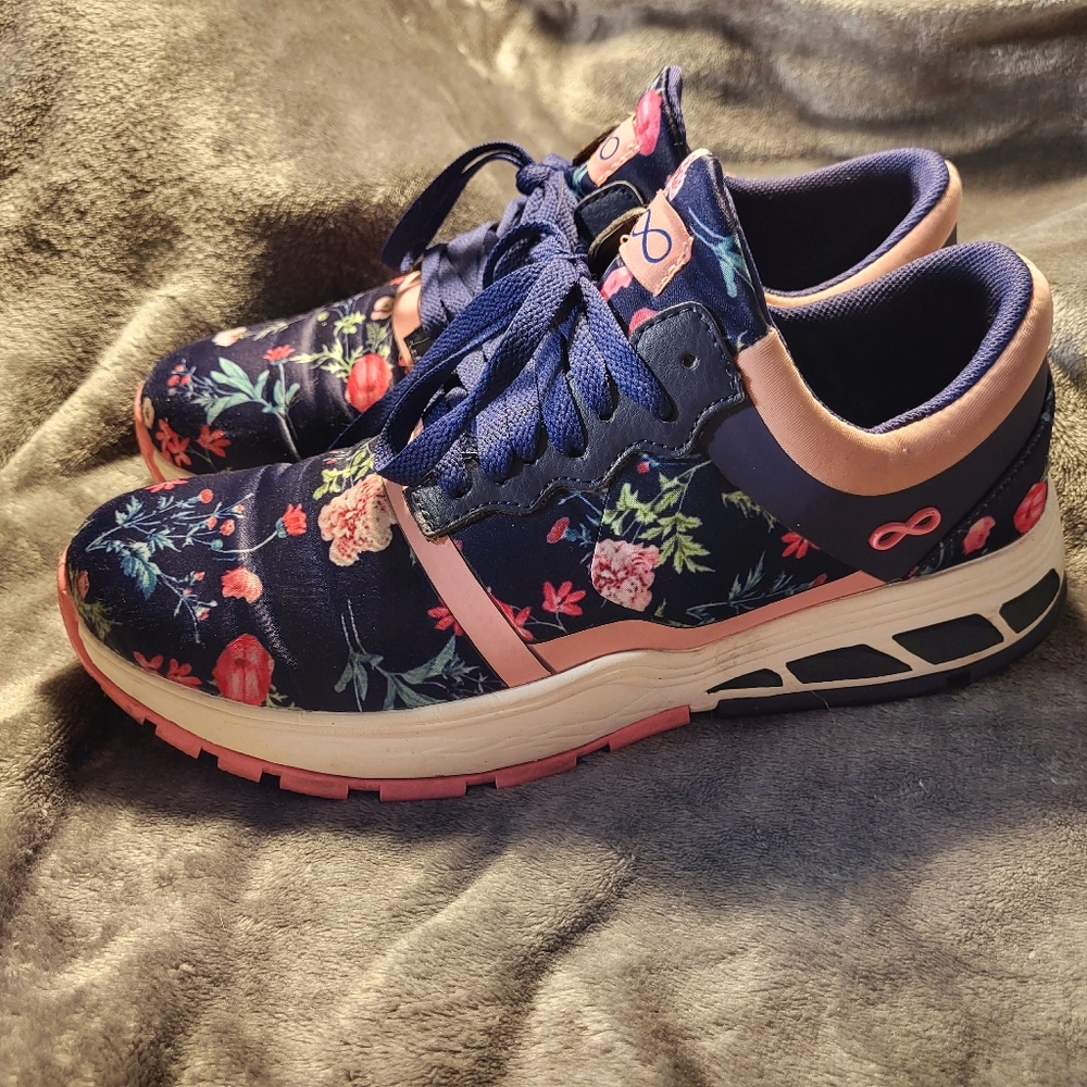 Cherokee tennis/work/medical shoes